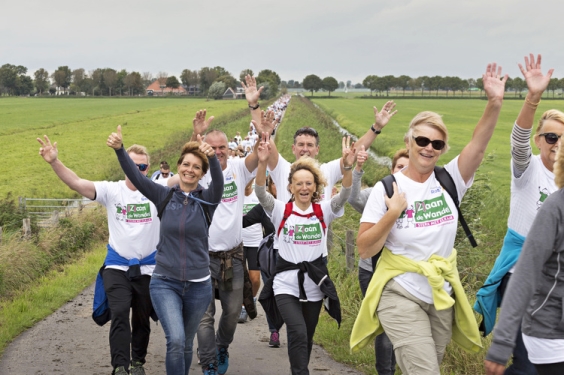 Bibian Mentel en burgemeester lossen startschot tijdens [Z]aan de Wandel